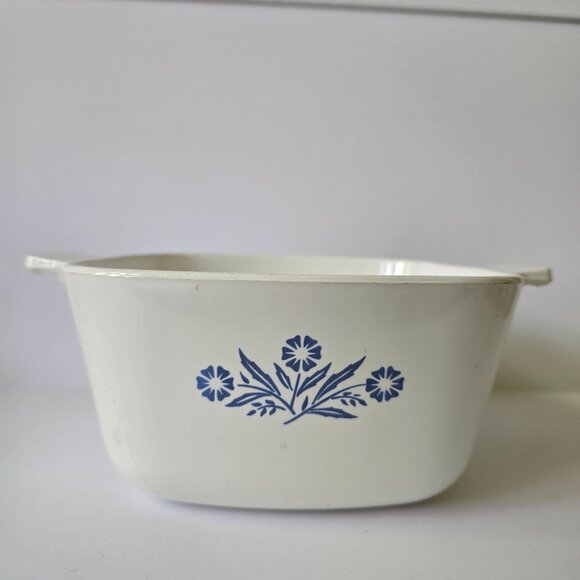 1 3/4 Qt Cornflower Blue Corning Ware Casserole Dish - Made In USA - Picture 7 of 16